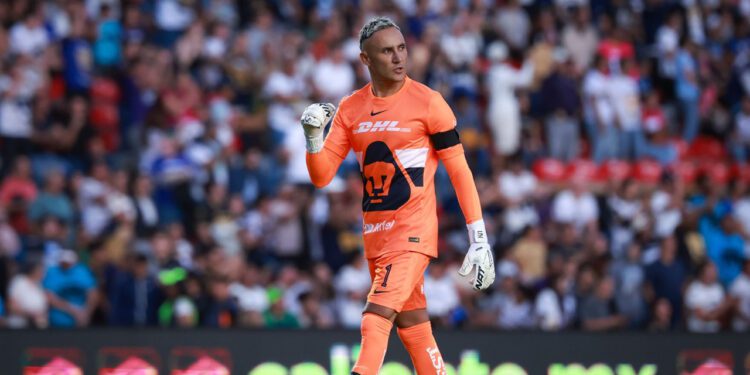 El costarricense Keylor Navas portando el gafete de capitán.