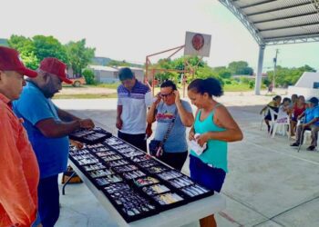 Fundación Nino, realiza exámenes de la vista en colonias de Salina Cruz