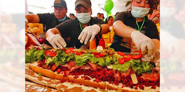 Las crónicas periodísticas señalaron que no formaron una torta tras otra, un bolillo o una telera en una hilera.