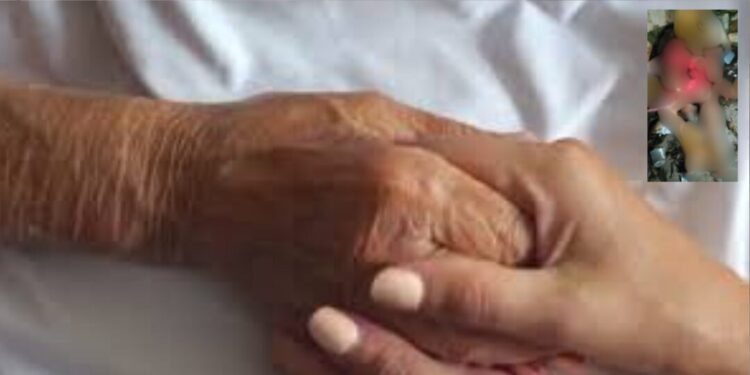 Abuelita cae desde segundo piso y lucha por su vida en hospital de Salina Cruz
