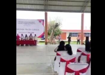VIDEO “¡En esta escuela hay acosadores!” Alumna denuncia acoso sexual de maestros durante su graduación en Chiapas