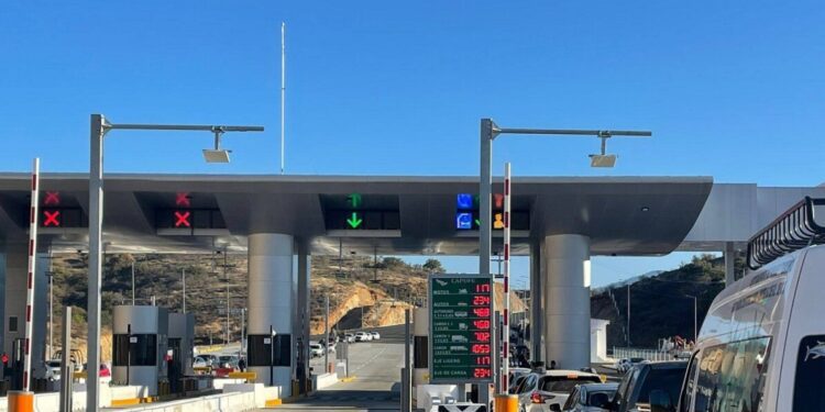 Súper carretera a la Costa; alertan: ¡en casetas se quedan con el cambio!