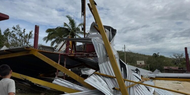 Sólo 33 de los 57 municipios oaxaqueños que han solicitado declaratoria de emergencia ha superado el análisis, declaró Manuel Maza, coordinador de Protección Civil.