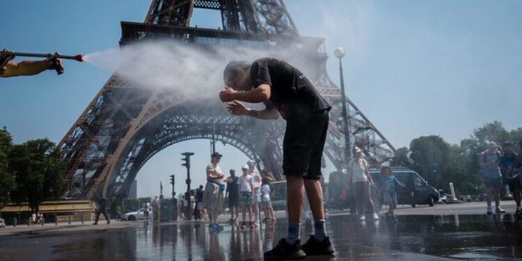 ¡Europa arde! La peor ola de calor antes del verano colapsa servicios, provoca incendios y agrava la crisis climática