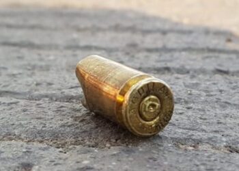 ¡Crimen en Matías Romero! Curandero ejecutado a balazos dentro de su auto