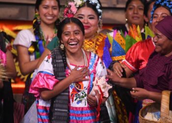 Patricia Casiano Zaragoza, originaria de Huautla de Jiménez, fue electa Diosa Centéotl y presidirá las fiestas de los Lunes del Cerro.