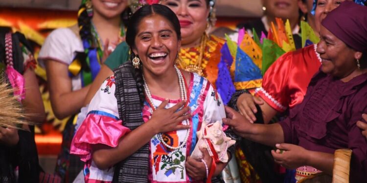 Patricia Casiano Zaragoza, originaria de Huautla de Jiménez, fue electa Diosa Centéotl y presidirá las fiestas de los Lunes del Cerro.