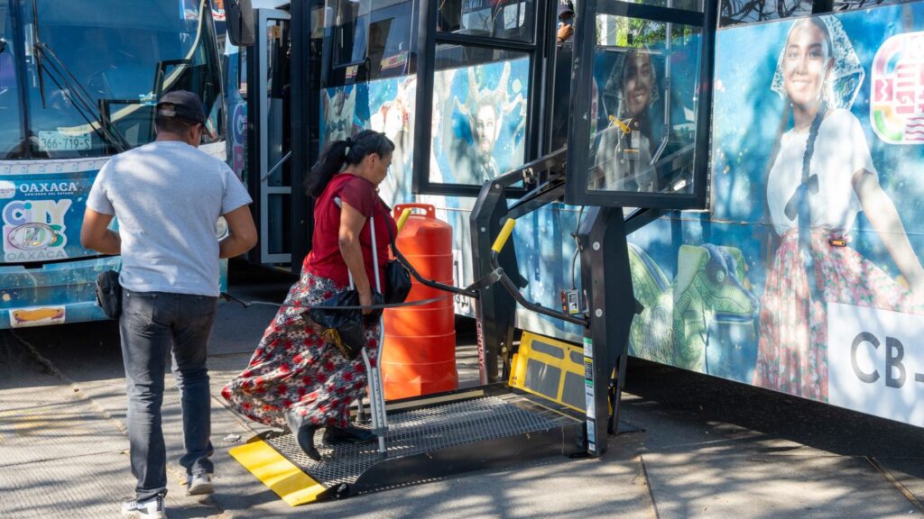 Usuarios del sistema se quejaron por el retraso de las unidades de trasporte.