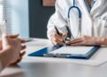 Foto: internet – ilustrativa // Con la presencia de nuevas enfermedades y el resurgimiento de otras, las consultas médicas han elevado sus costos.