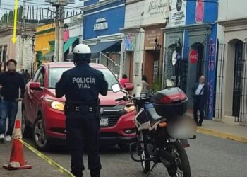 ¡Saltan las reglas! Conductor sin licencia evita sanción tras llamada de magistrada electa”