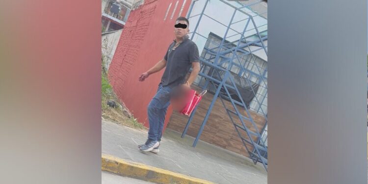 ¡Aterrador! Se paseaba con la cabeza de su ‘cuate’ en Coatepec, Veracruz