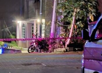 ¡Pinotepa amanece con sangre! Asesinan a joven mientras conducía su moto