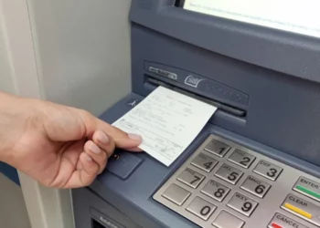 ¿Qué tan riesgoso es imprimir o tirar recibos de cajeros automáticos?
