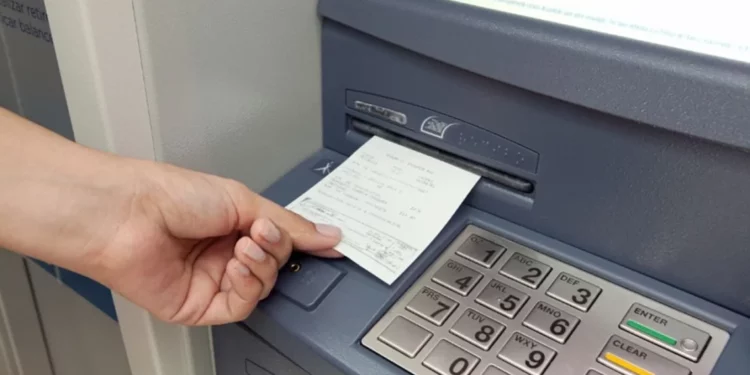 ¿Qué tan riesgoso es imprimir o tirar recibos de cajeros automáticos?