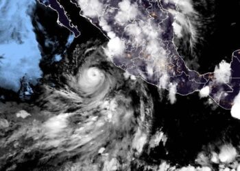 El huracán Flossie se debilita