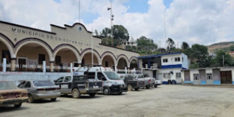 ¡Se los tragó la sierra! Desaparecen ex síndico y su hijo tras brutal ataque armado en la frontera Oaxaca–Guerrero