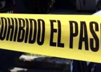 Hallan cadáver, con el rostro destrozado, envuelto en bolsa negra en el entronque Mitla–Tehuantepec