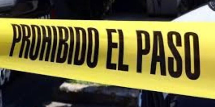 Hallan cadáver, con el rostro destrozado, envuelto en bolsa negra en el entronque Mitla–Tehuantepec