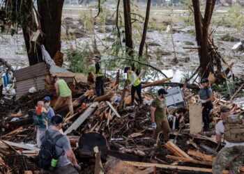 Devastadoras inundaciones en Texas dejan más de 120 muertos y decenas de desaparecidos