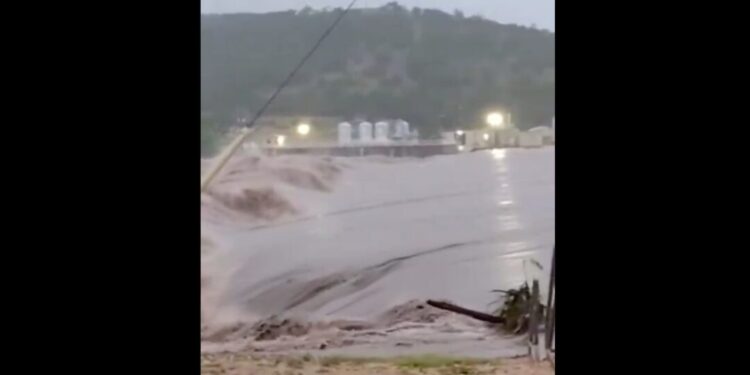 ¡Tragedia en Texas Hill Country! Inundaciones fulminantes dejan al menos 13 muertos y varias niñas desaparecidas