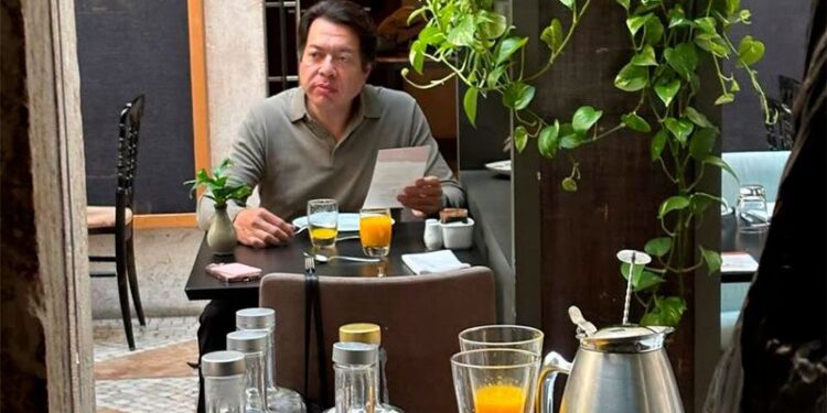 Mario Delgado ignora a la S-22; pero coloca a familiares en nómina federal