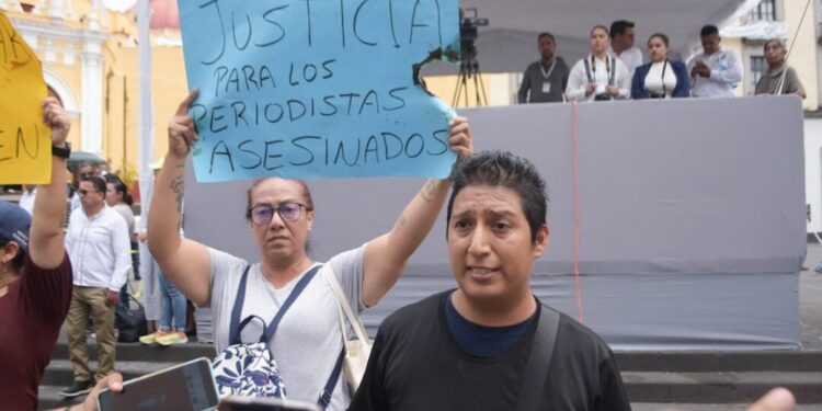 ¡Sangre en la prensa! América Latina bajo fuego por ola de asesinatos a periodistas en 2025