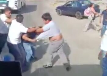 VIDEO Pleito callejero entre choferes empaña ambiente festivo en Oaxaca