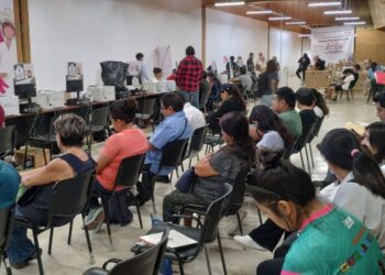 ¡Caos en módulos de Semovi! Largas filas y poca atención a un día del límite para verificación vehicular