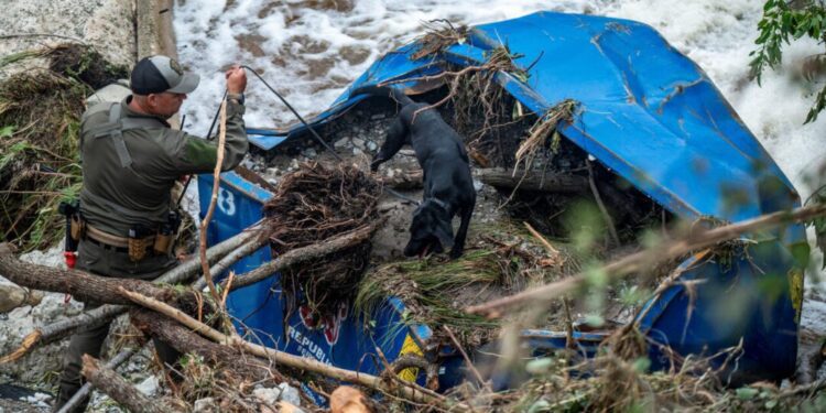 Una catástrofe inesperada! Más de 68 muertos y niñas desaparecidas tras inundación devastadora en Campamento Mystic