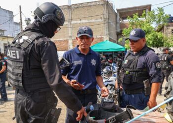 Hasta el momento, las autoridades han detenido a ocho personas en este operativo realizado en Pinotepa Nacional.