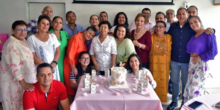 Vicky Calas disfrutó de un desayuno sorpresa en su honor en compañía de sus seres queridos.