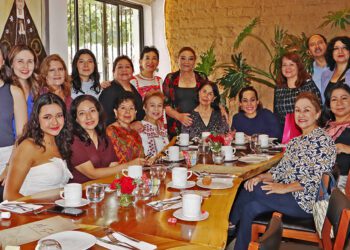 Fotos: Erika Márquez Las amigas de Margarita le desearon lo mejor en este día especial y refrendaron su amistad.