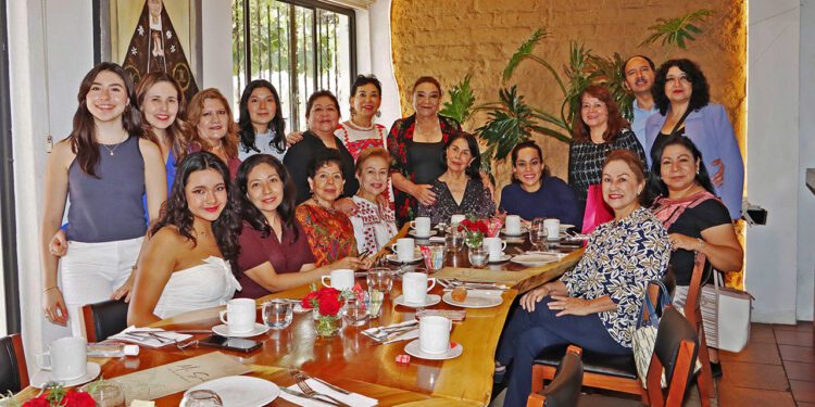 Fotos: Erika Márquez Las amigas de Margarita le desearon lo mejor en este día especial y refrendaron su amistad.