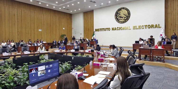 El Consejo General del Instituto Nacional Electoral (INE) aprobó este lunes un anteproyecto por una bolsa de 7 mil 737 millones que se repartirán a los partidos políticos