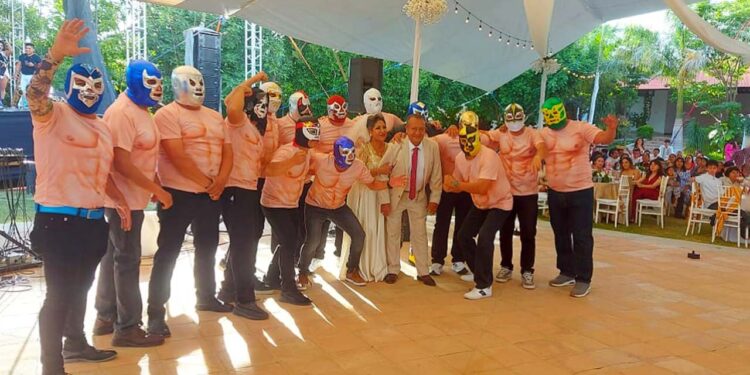 Bodas de Oro tuvieron Juana Ortiz Balderas y César Pérez Aguilar.