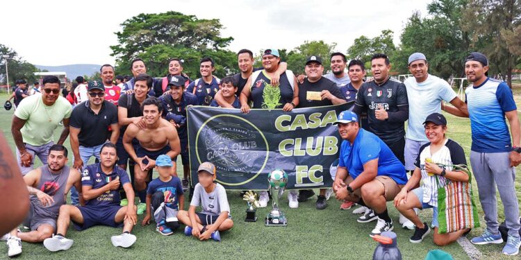Foto: Leobardo García Reyes // Casa Club es el campeón de la Liga Talazdi de Zaachila.