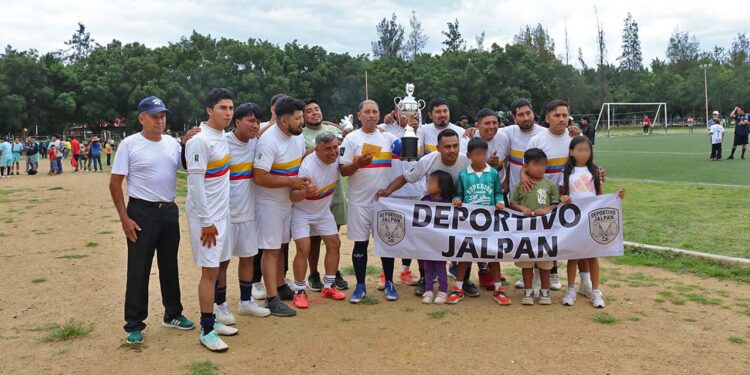 Fotos: Leobardo García Reyes // Deportivo Jalpan es el campeón de Segunda Fuerza.
