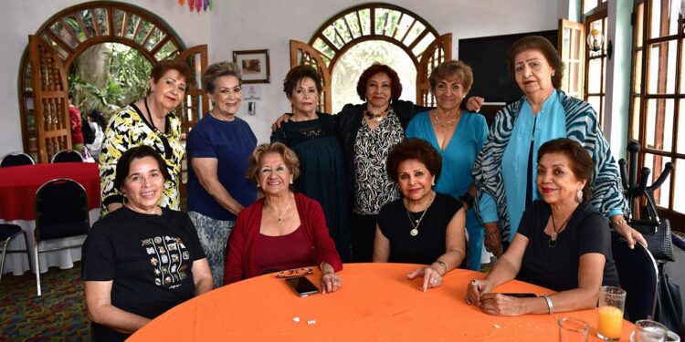 Fotos: Rubén Morales // Dora Luz Moreno, Conchita Covarrubias, Pilar Moreno de Echaide, Tatis Fernández, Graciela Acevedo, Chela Gama, Lupita Lucero, Flor de María Pérez, Irma Castro de Ogarrio y Ofelia Acevedo.