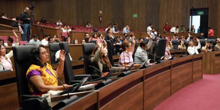 El Congreso del Estado aprobó dos exhortos para la protección y defensa del patrimonio cultural colectivo de Oaxaca.