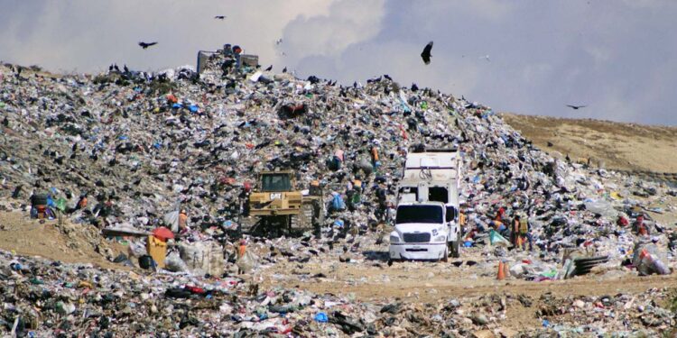 Foto: archivo // El basurero que recibía los residuos de la ciudad de Oaxaca y más de 20 municipios de la zona, fue cerrado en octubre de 2022.