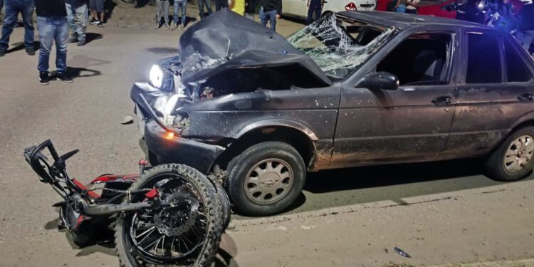 El presunto responsable del accidente, conductor del Tsuru, fue detenido en el lugar por elementos de policía.
