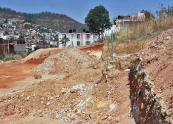Foto: Adrián Gaytán // La mancha urbana ha devorado la zona de reserva ecológica del Cerro del Crestón.
