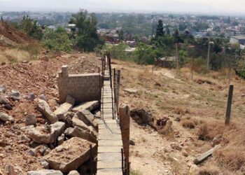 Foto: Adrián Gaytán // Las obras de construcción siguen adelante en la zona de reserva ecológica del Crestón.