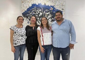 La artista Itzel Sánchez con sus hermanos Lizet, Lada y Emmanuel.