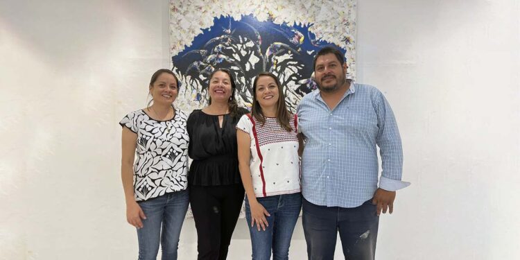 La artista Itzel Sánchez con sus hermanos Lizet, Lada y Emmanuel.