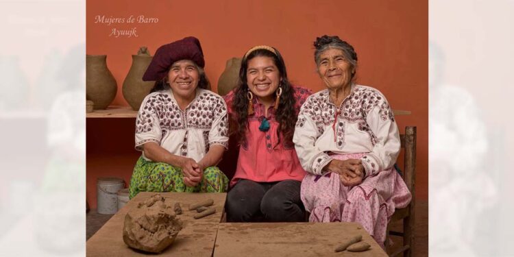 Fotos: Internet // “Mujer de Barro” es una historia sobre Rufina, artesana alfarera de Santa María Tlahuitoltepec.