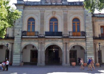 Los gobiernos estatales y municipales vieron caer los fondos enviados por la Federación.