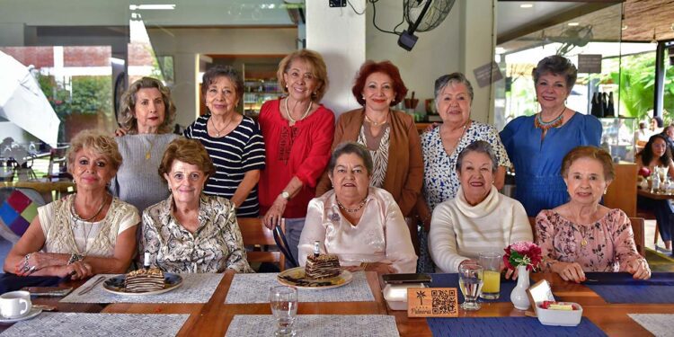 Pila y Cuquis celebran su cumpleaños entre amigas