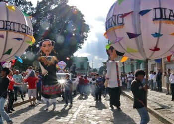 Fotos: Leobardo García Reyes // Se llevó a cabo la Calenda con motivo del Día del Deportista Oaxaqueño.