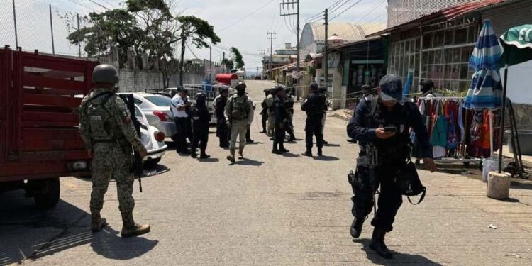 Ubaldo Rosendo R. L. fue baleado en la zona de carnicerías del mercado municipal.